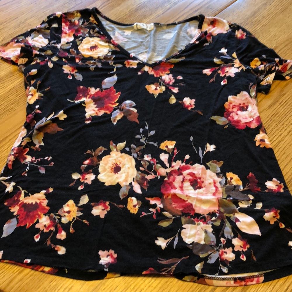Maurices short sleeve tee size large
